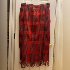 NWT red and black houndstooth pattern skirt with fringe